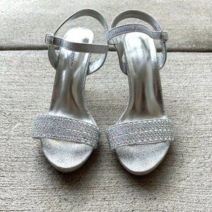 Lauren Lorraine Silver Pumps, Size 8.5